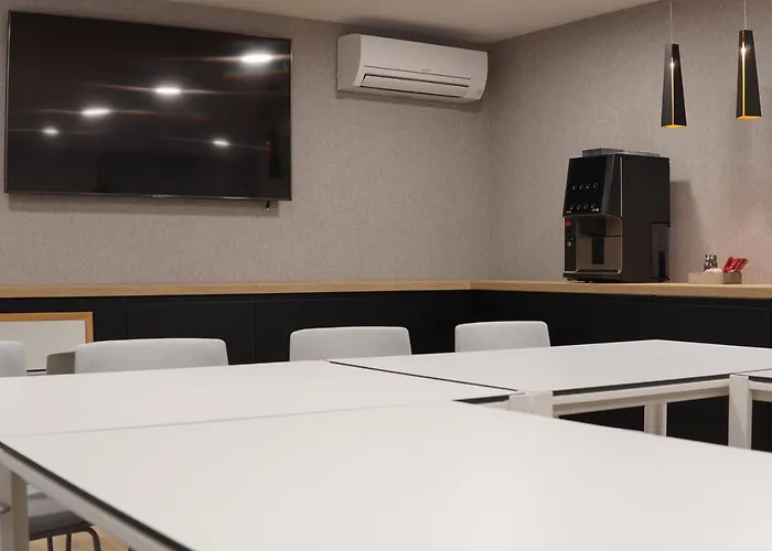Hostal Restaurante Ibaisek